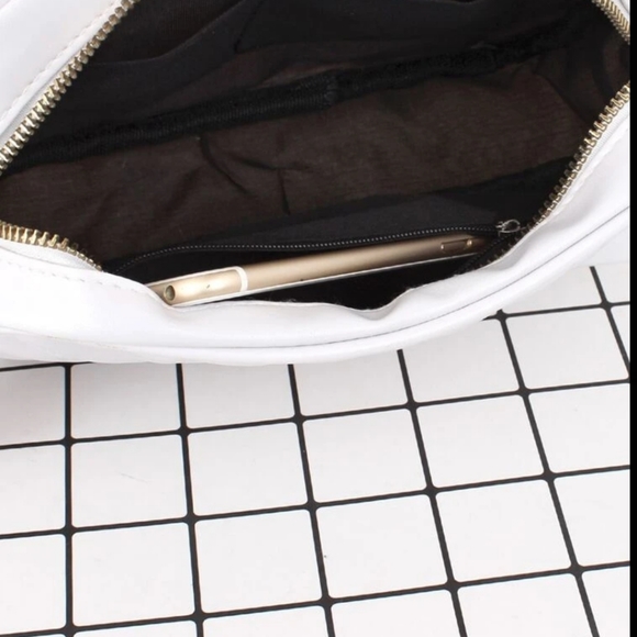 Just In🌸 Chervon Crossbody purse. Women's - Picture 4 of 15